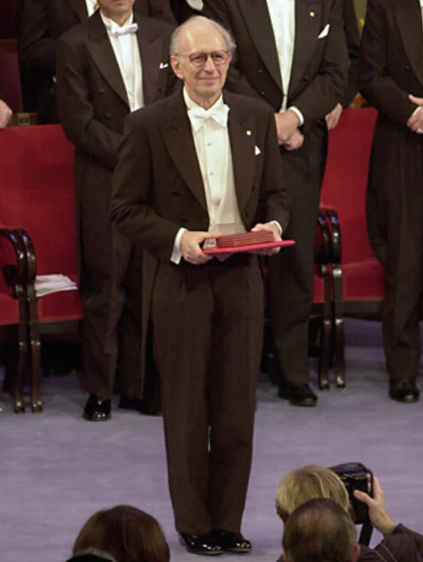 Eric R. Kandel receiving Nobel Prize in 2000
